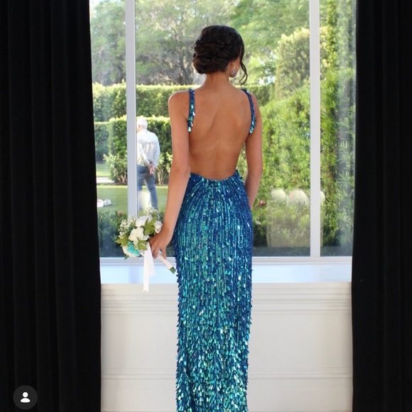 NEW! Sherri Hill! Gorgeous Peacock Beaded/Sequin style #54912 size 0 gown/dress! - Picture 6 of 16